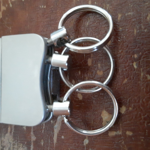 Roots Keychain - Picture 3 of 6